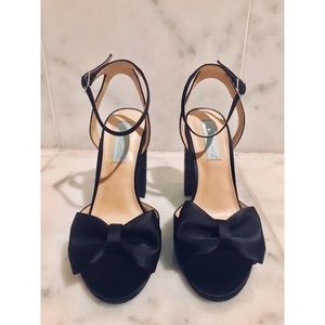 Betsey johnson bow satin pumps